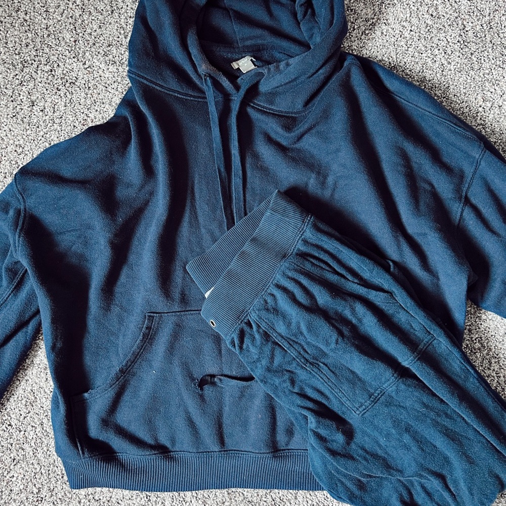 Aerie Jogger and Hoodie Set, Size M for Top and Bottom. Comes with both